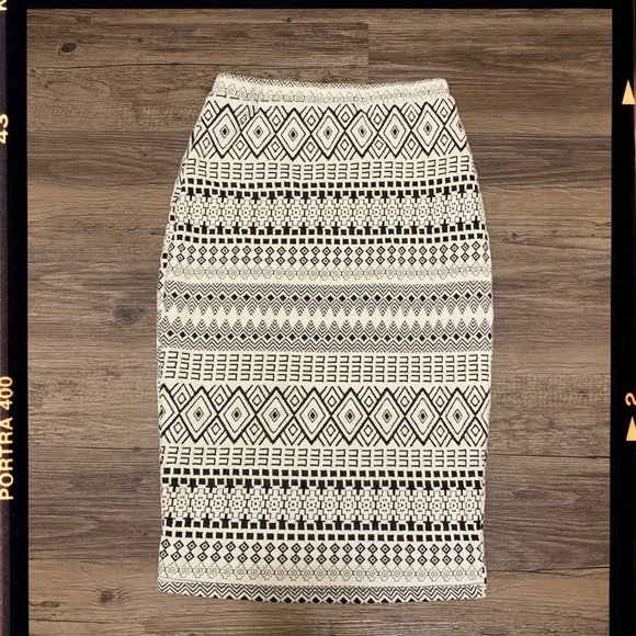 Lovely Day Dresses & Skirts - Lovely Day Black & White Patterned Bodycon Skirt Size Medium